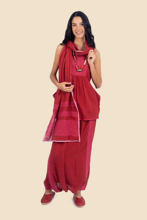 Embroidered shawl in cotton gauze.